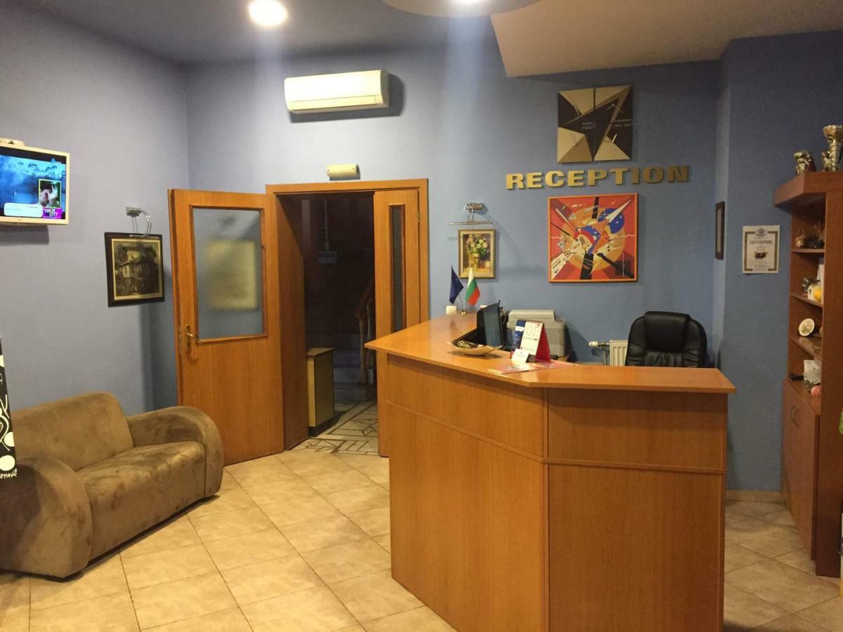 Family Hotel Odessa Szevlievo Kültér fotó