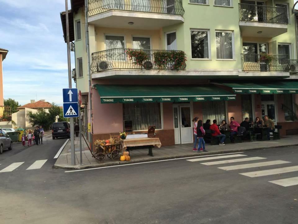 Family Hotel Odessa Szevlievo Kültér fotó