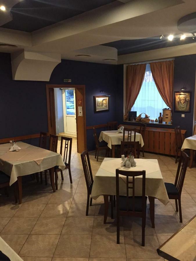 Family Hotel Odessa Szevlievo Kültér fotó