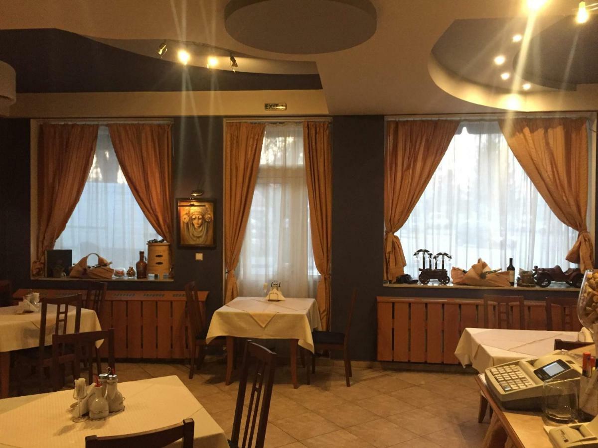 Family Hotel Odessa Szevlievo Kültér fotó