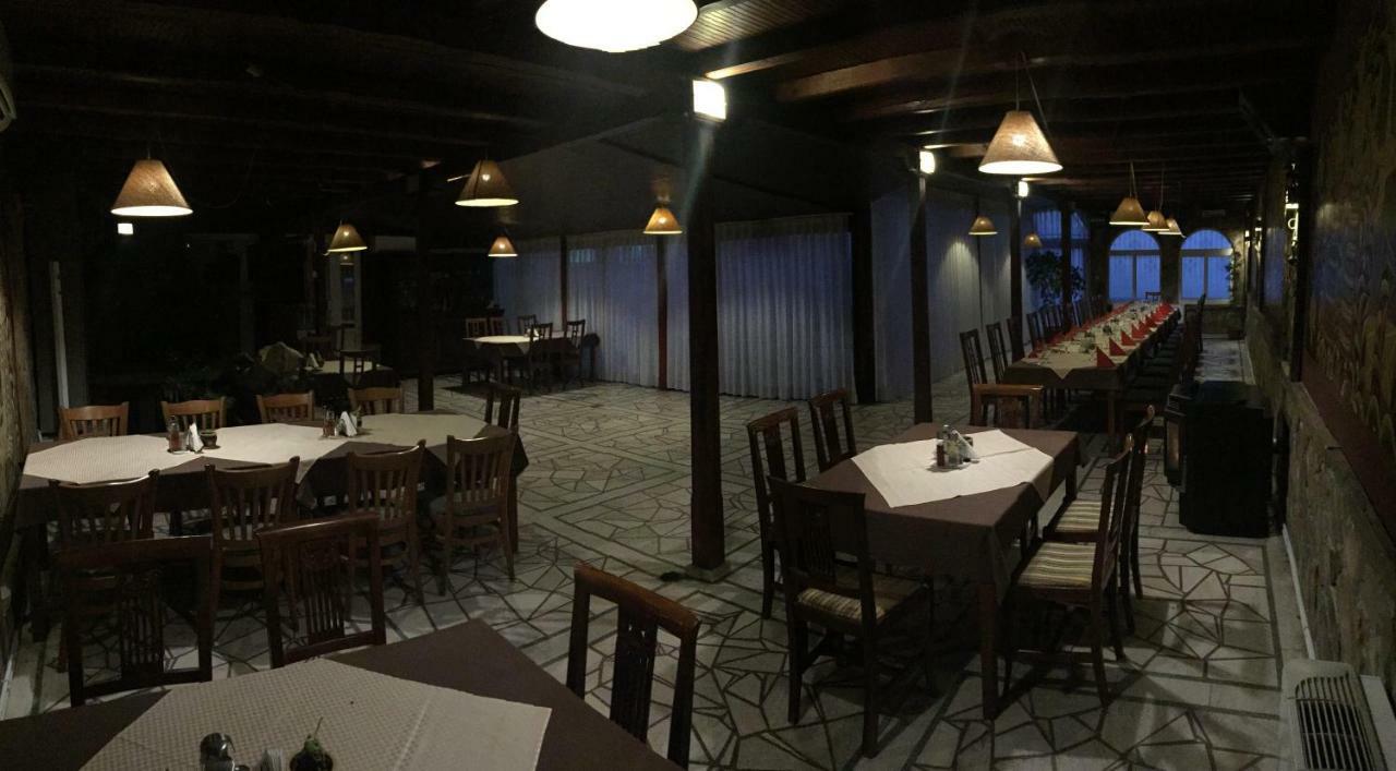 Family Hotel Odessa Szevlievo Kültér fotó