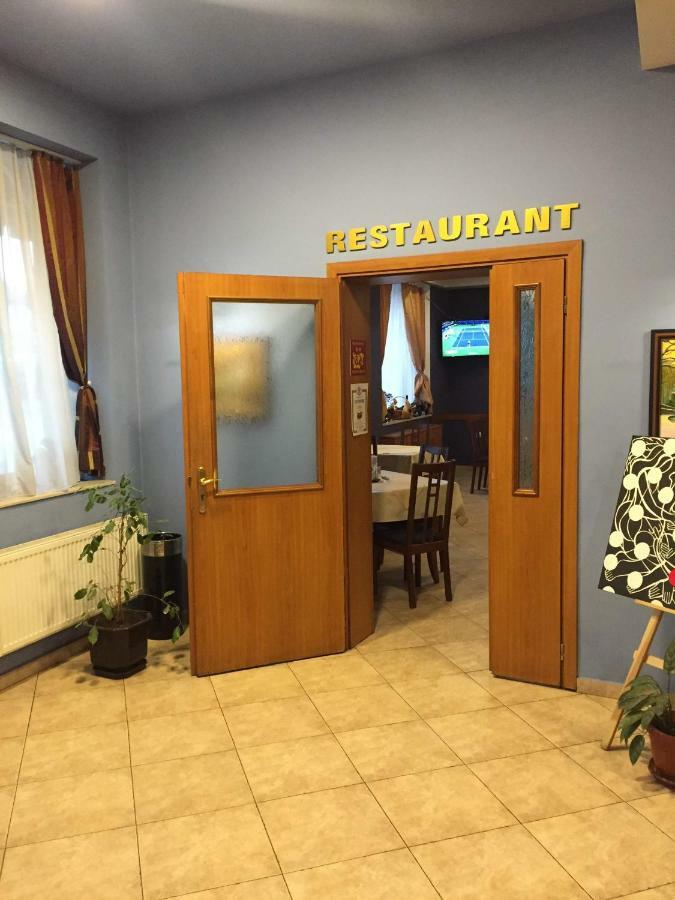 Family Hotel Odessa Szevlievo Kültér fotó