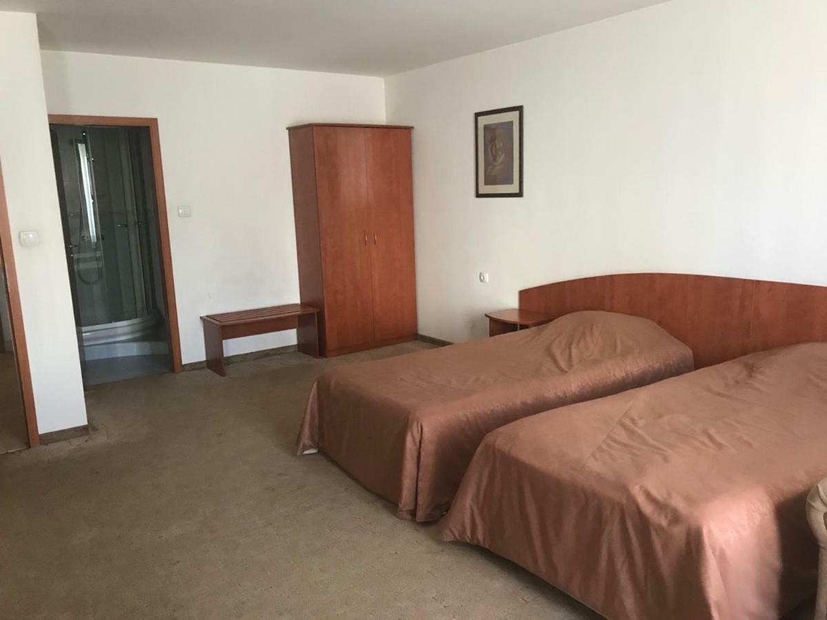 Family Hotel Odessa Szevlievo Kültér fotó