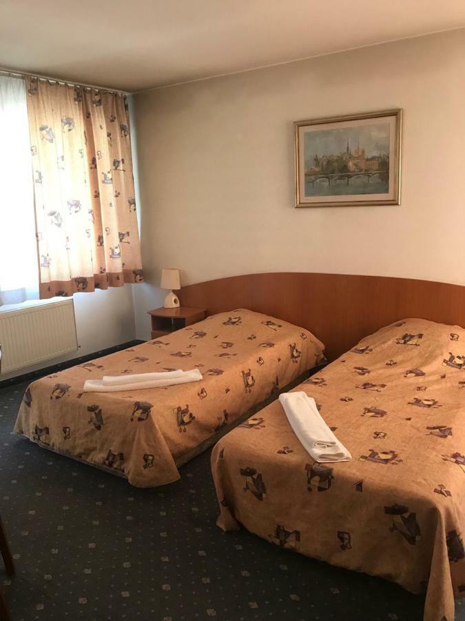 Family Hotel Odessa Szevlievo Kültér fotó